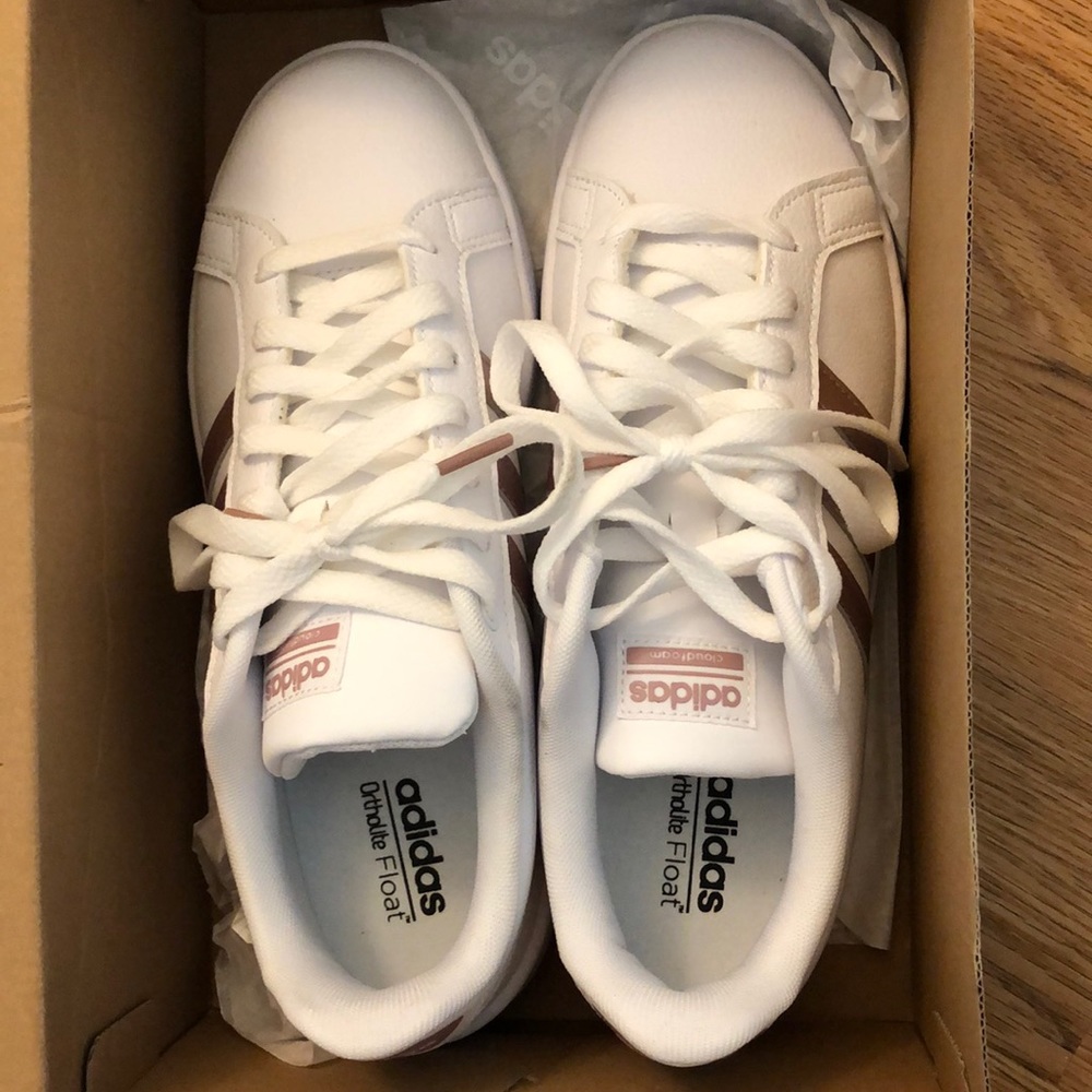Adidas Sneakers